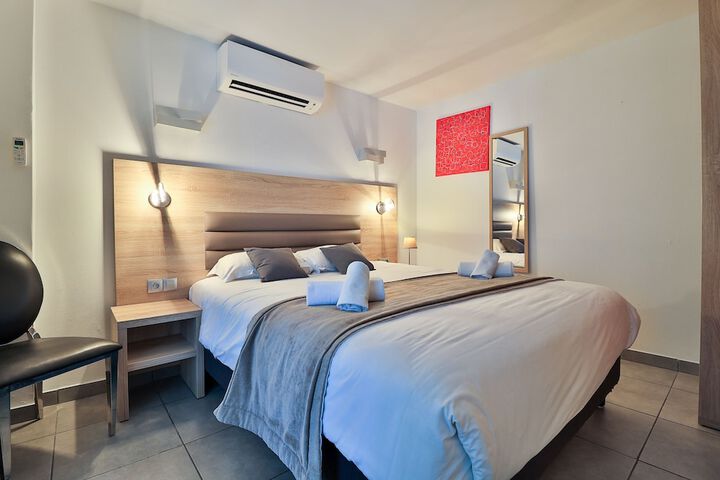Room 10 of 48