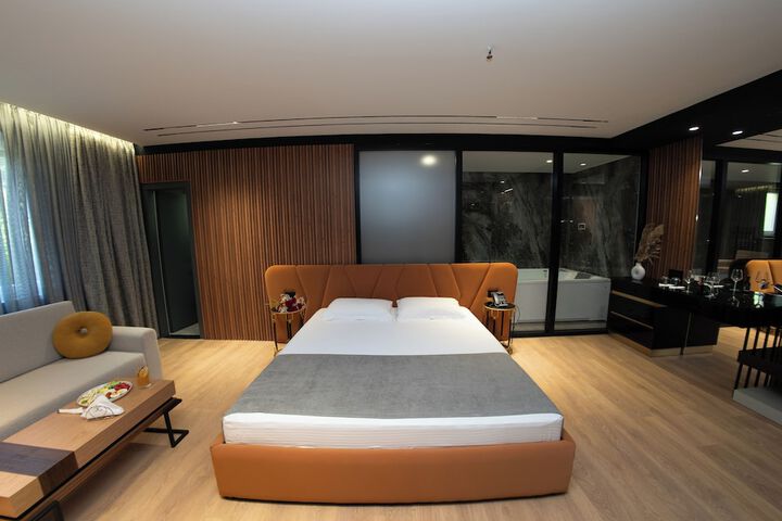 Room 21 of 48