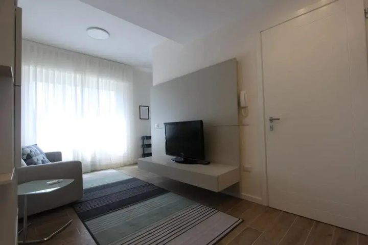 Room 5 of 13