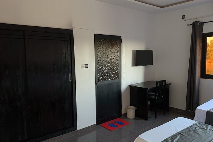 Room 7 of 9