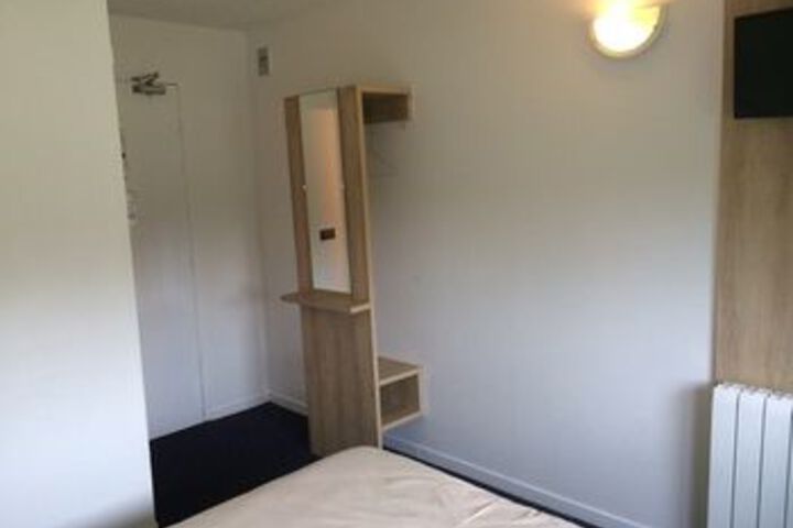 Room 4 of 15