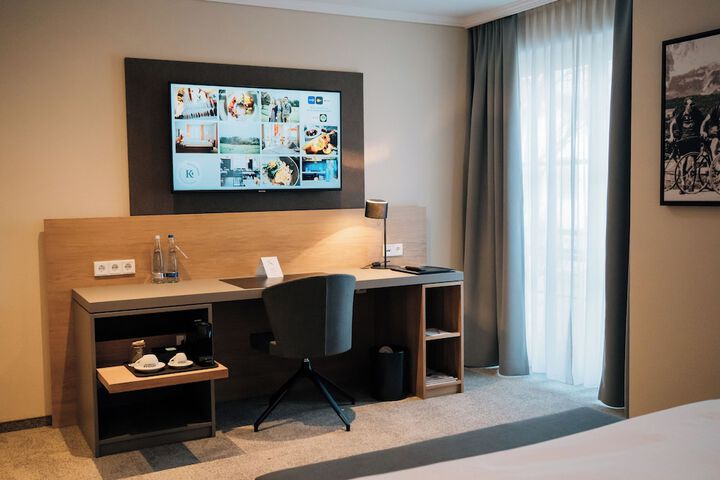 Room 13 of 42