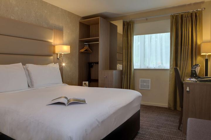 Room 10 of 29