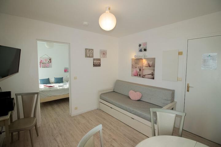 Room 103 of 164