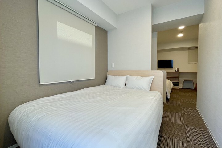 Room 9 of 20