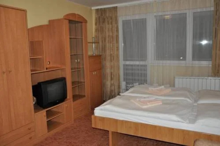 Room 2 of 18