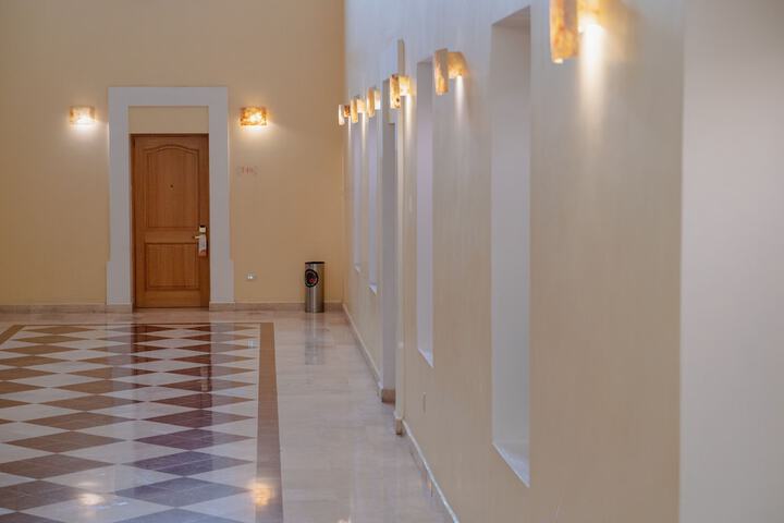 Ballroom/Hall 48 of 82