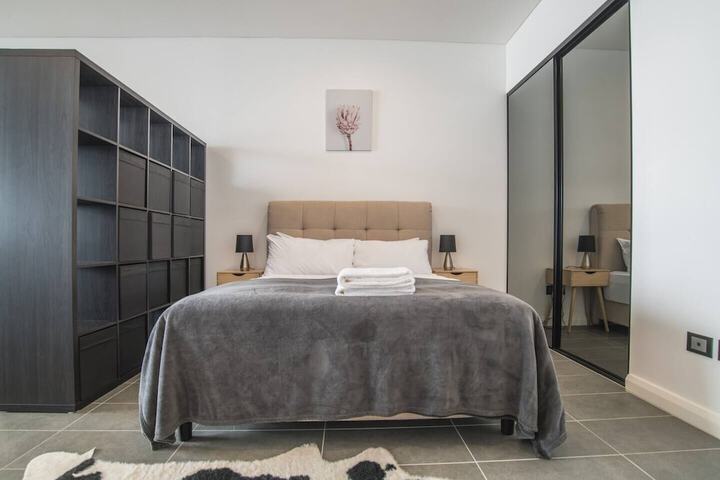 Room 2 of 17