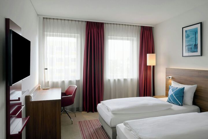 Room 9 of 35