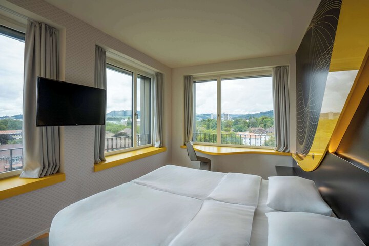 Room 15 of 87