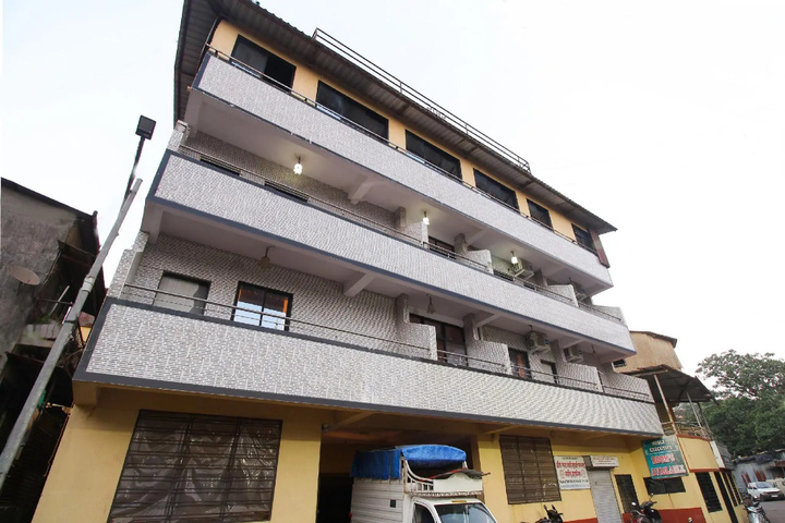 OYO 60657 Hotel Nobel Executive