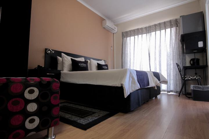 Room 7 of 27