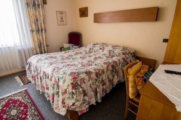 Room 17 of 37