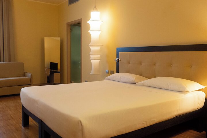 Room 35 of 132