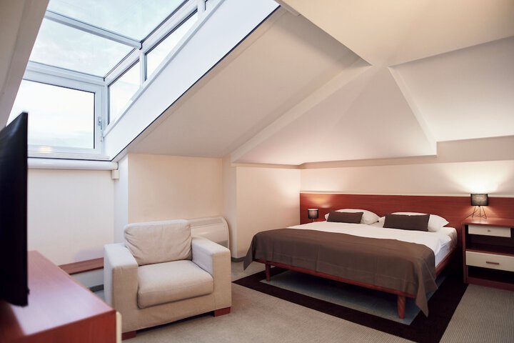 Room 15 of 65