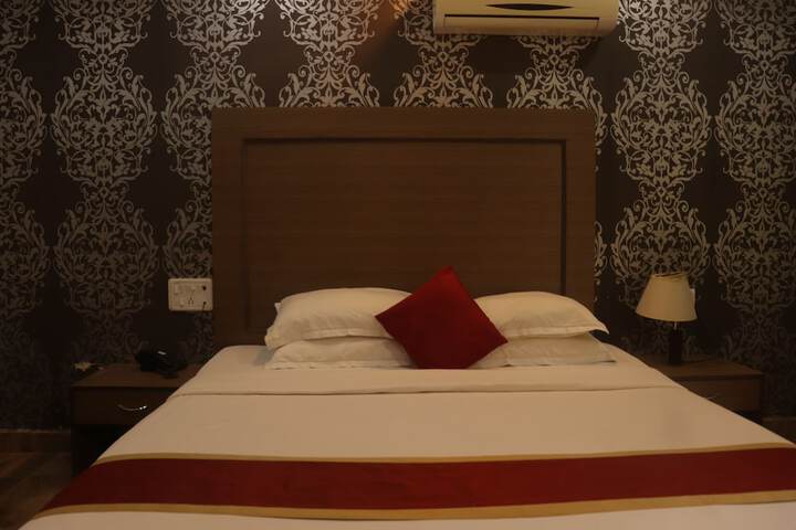Room 6 of 35