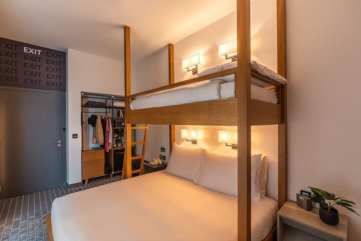Room 5 of 40