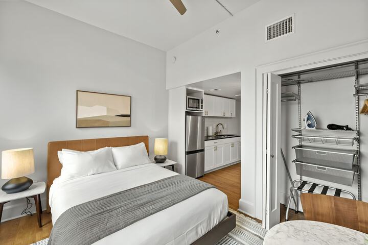 Room 10 of 98