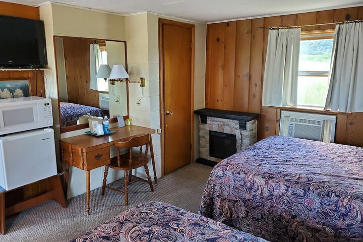 Standard Room, King or Two Doubles (5 of 5)