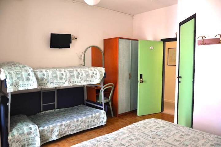 Room 12 of 37