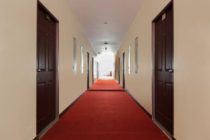 Ballroom/Hall 39 of 48