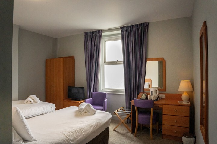 Room 43 of 102