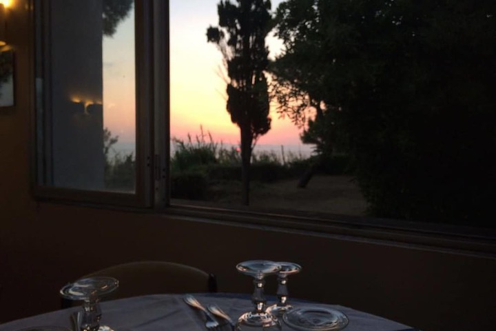 Dining 7 of 15