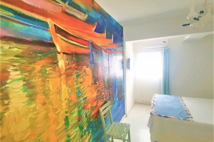 Room 4 of 6