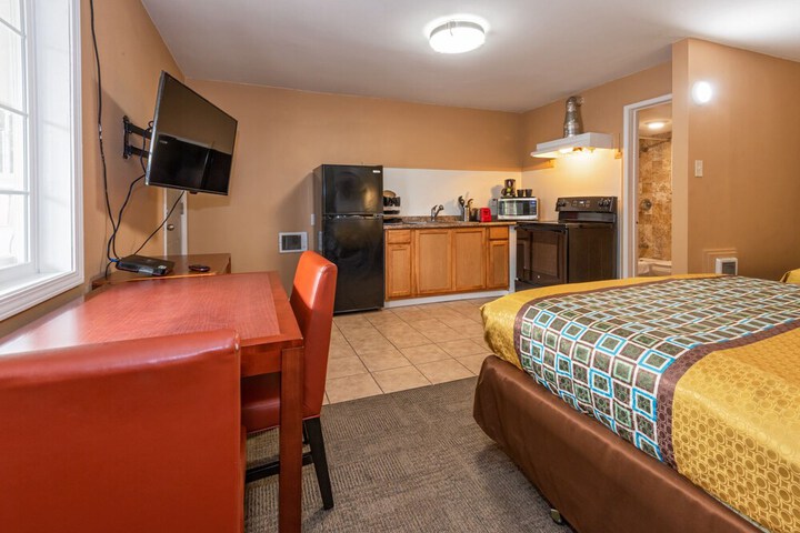 Room 11 of 16