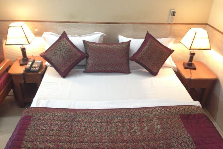 Room 5 of 20