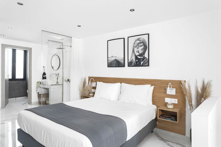 Room 11 of 100