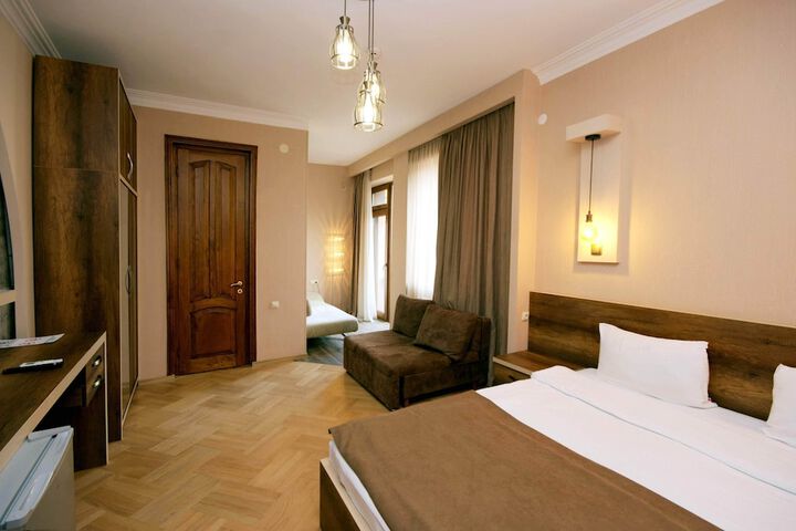 Room 12 of 46
