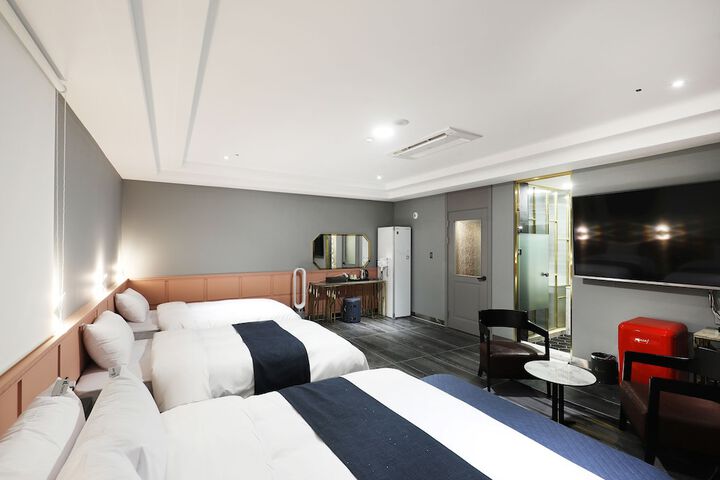 Room 14 of 96