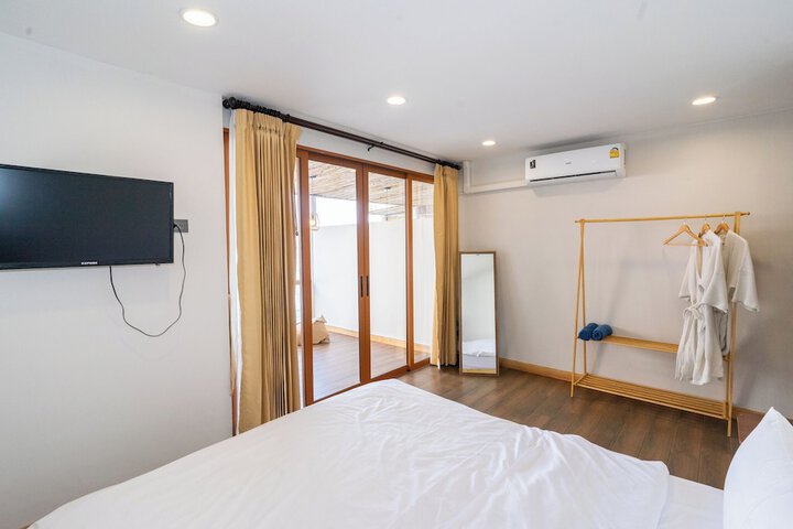 Room 4 of 40