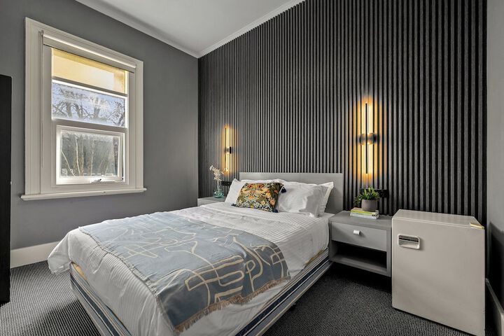 Room 12 of 19