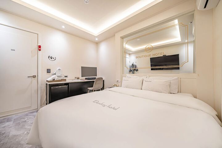 Room 6 of 38