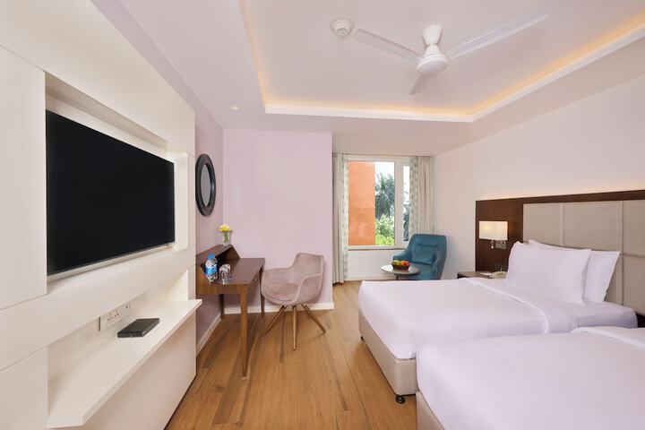 Room 12 of 28