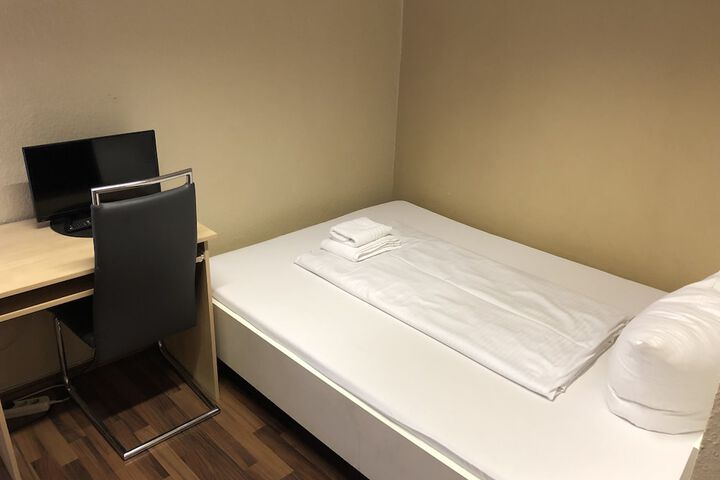 Room 22 of 37