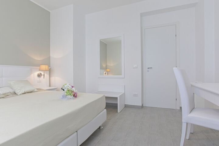 Room 16 of 60