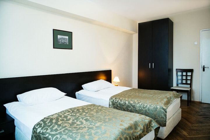 Room 10 of 95