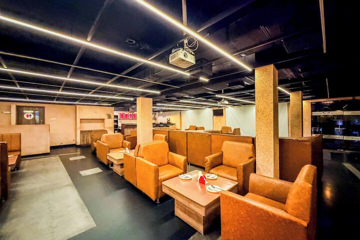 Lounge 44 of 55
