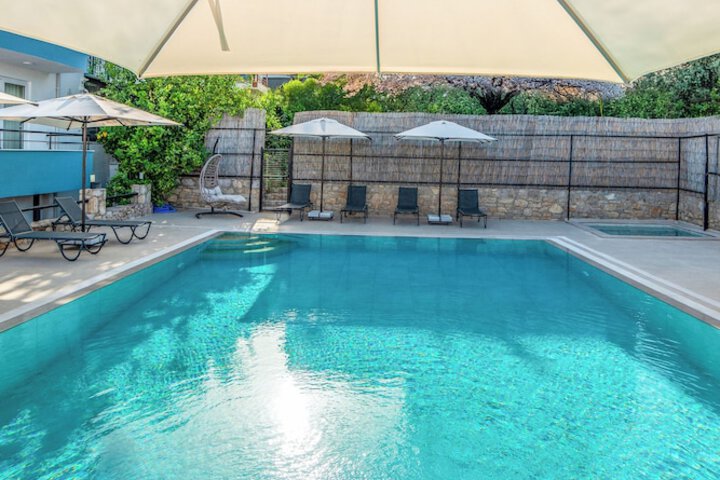 Pool 14 of 15