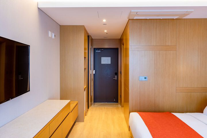 Room 18 of 72