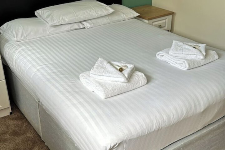 Room 5 of 10