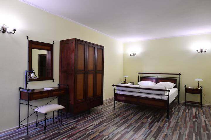 Room 18 of 29