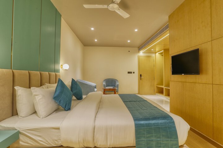 Room 13 of 38