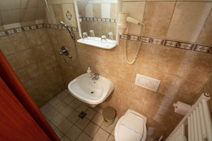 Room 30 of 40