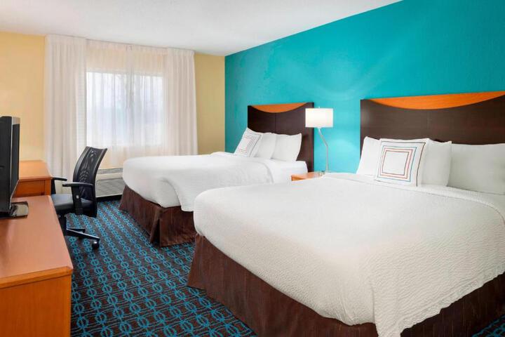2 Queen Beds (6 of 7)