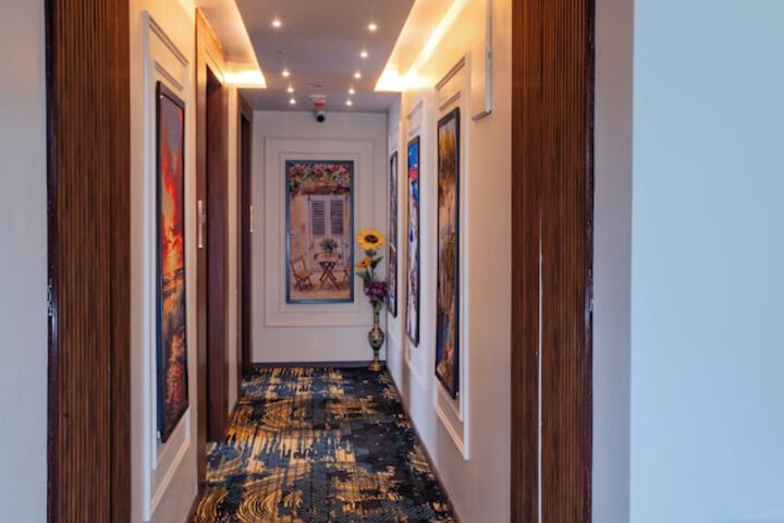 Ballroom/Hall 67 of 74