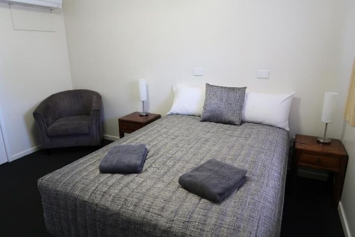 Room 4 of 25